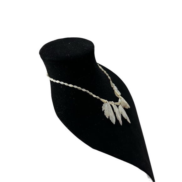 Vintage MOP Mother of Pearl & Gold Tone Beaded Large Leaves Necklace 18” Natural - Picture 5 of 10